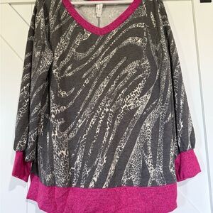 Honeyme Silver Gray Graphic 3/4 Sleeve Blouse